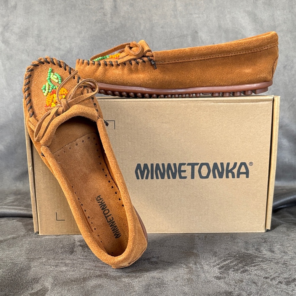 NEW! Minnetonka Women’s Ziigwan Waabigwan Moc Brown Suede Loafers